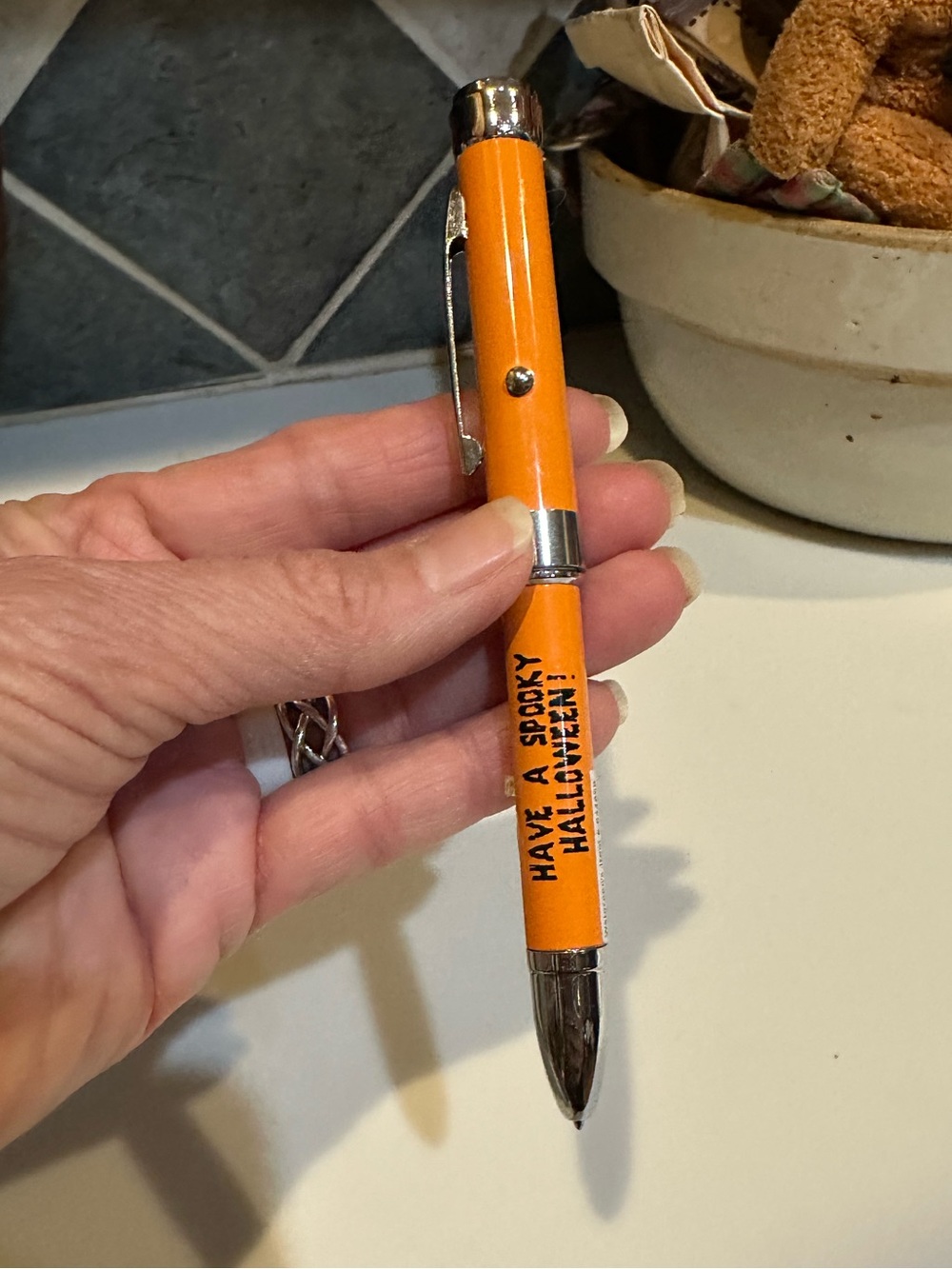 VTG RARE METAL HALLOWEEN LIGHT UP PEN W PUMPKIN JACK O LANTERN PROJECTION ORANGE - Picture 5 of 6